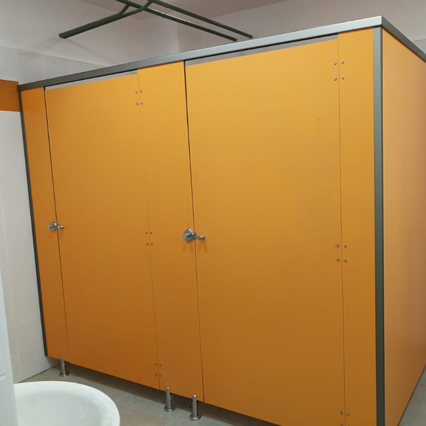 Cabina sanitaria amarilla
